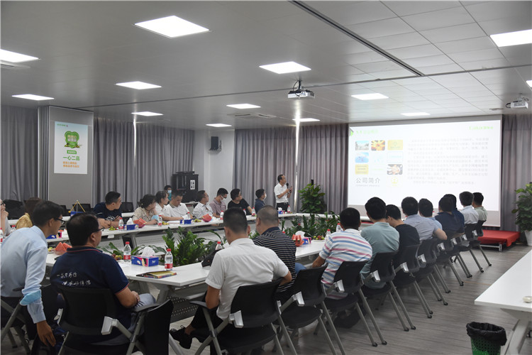 全國衛(wèi)生產(chǎn)業(yè)企業(yè)管理協(xié)會(huì)凈水產(chǎn)業(yè)分會(huì)唐會(huì)長一行蒞臨家樂士參觀考察