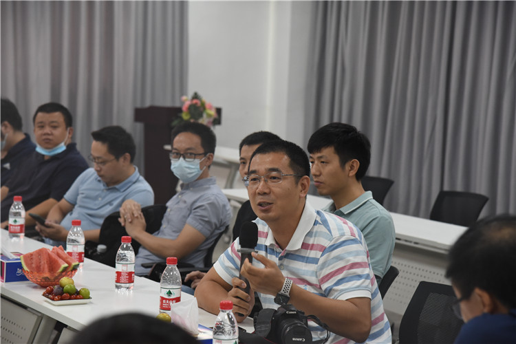 全國衛(wèi)生產(chǎn)業(yè)企業(yè)管理協(xié)會(huì)凈水產(chǎn)業(yè)分會(huì)唐會(huì)長一行蒞臨家樂士參觀考察