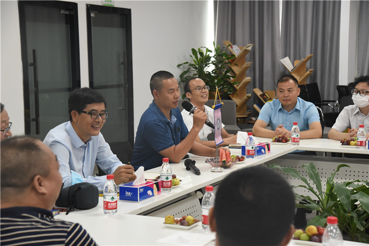 全國衛(wèi)生產(chǎn)業(yè)企業(yè)管理協(xié)會(huì)凈水產(chǎn)業(yè)分會(huì)唐會(huì)長一行蒞臨家樂士參觀考察